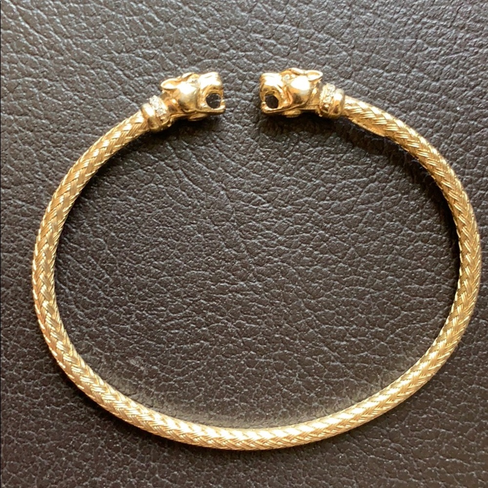 Gold bangle with lions heads
